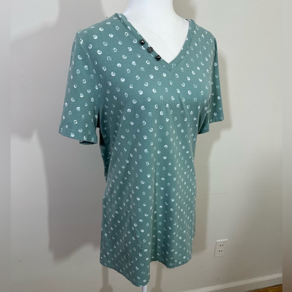 Denim & Company. Sz lg top knit, tunic V-neck, short sleeves, sage green/ white